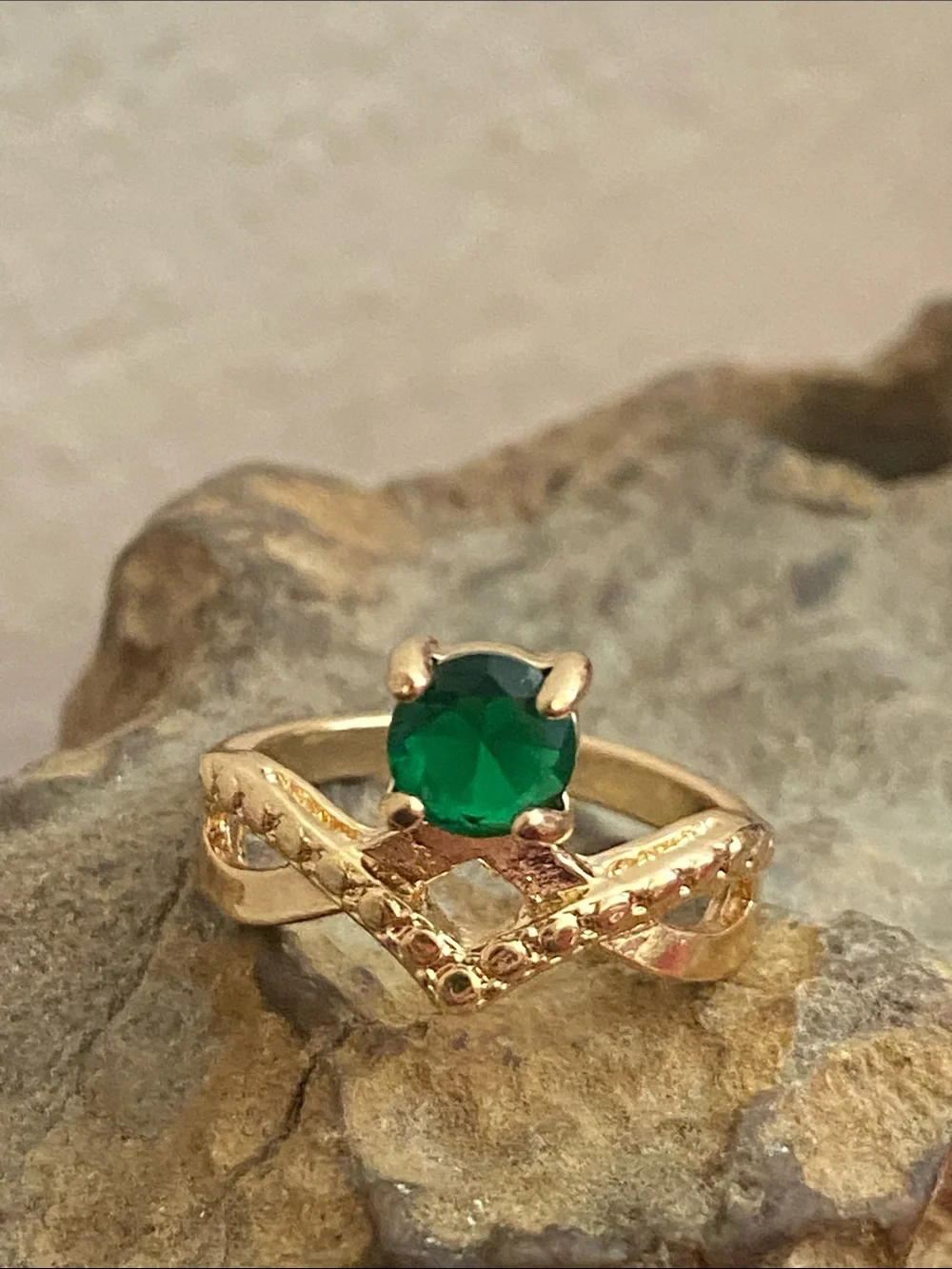 5/$10❤️❤️❤️NEW Green Faceted Glass Gold Tone Zinc Alloy Ring
